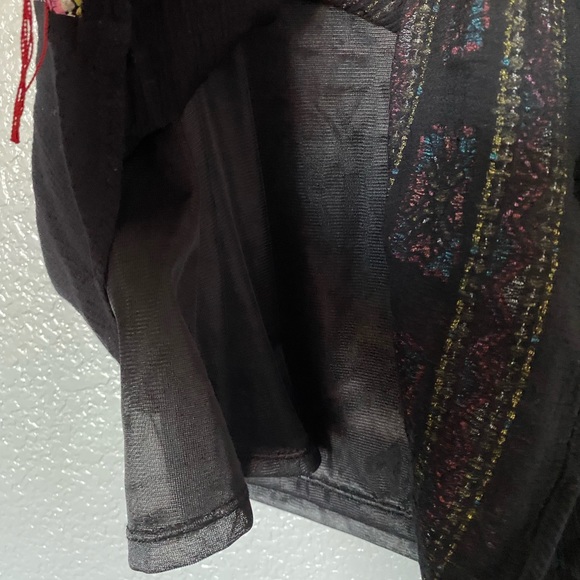 Black tank top crop top with beautiful stitching in the front - Picture 2 of 5